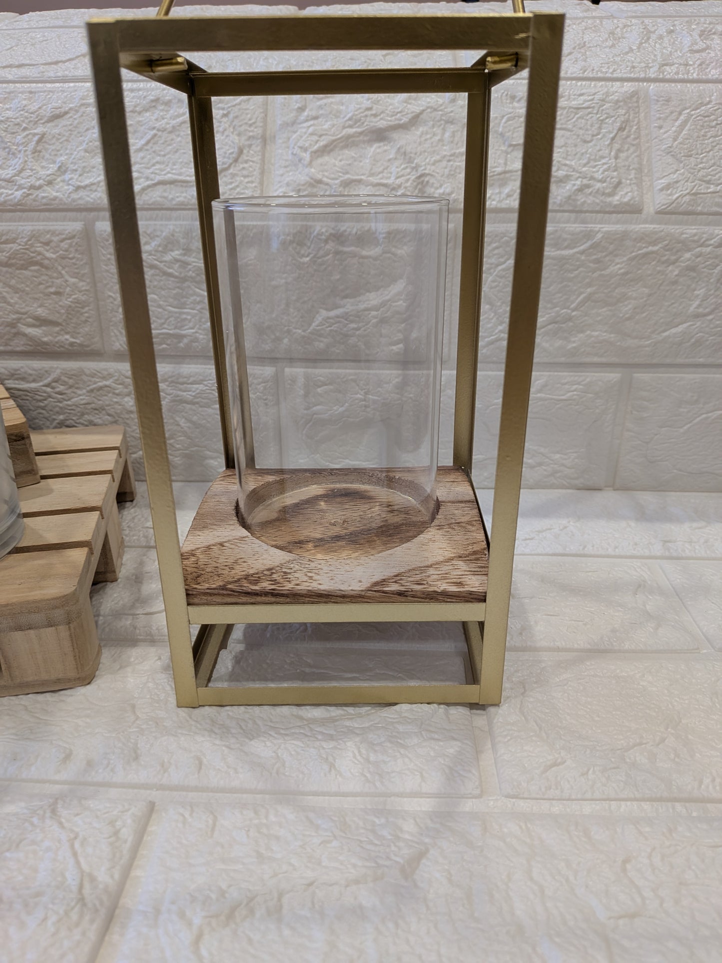 Photophore design en métal doré avec plateau bois