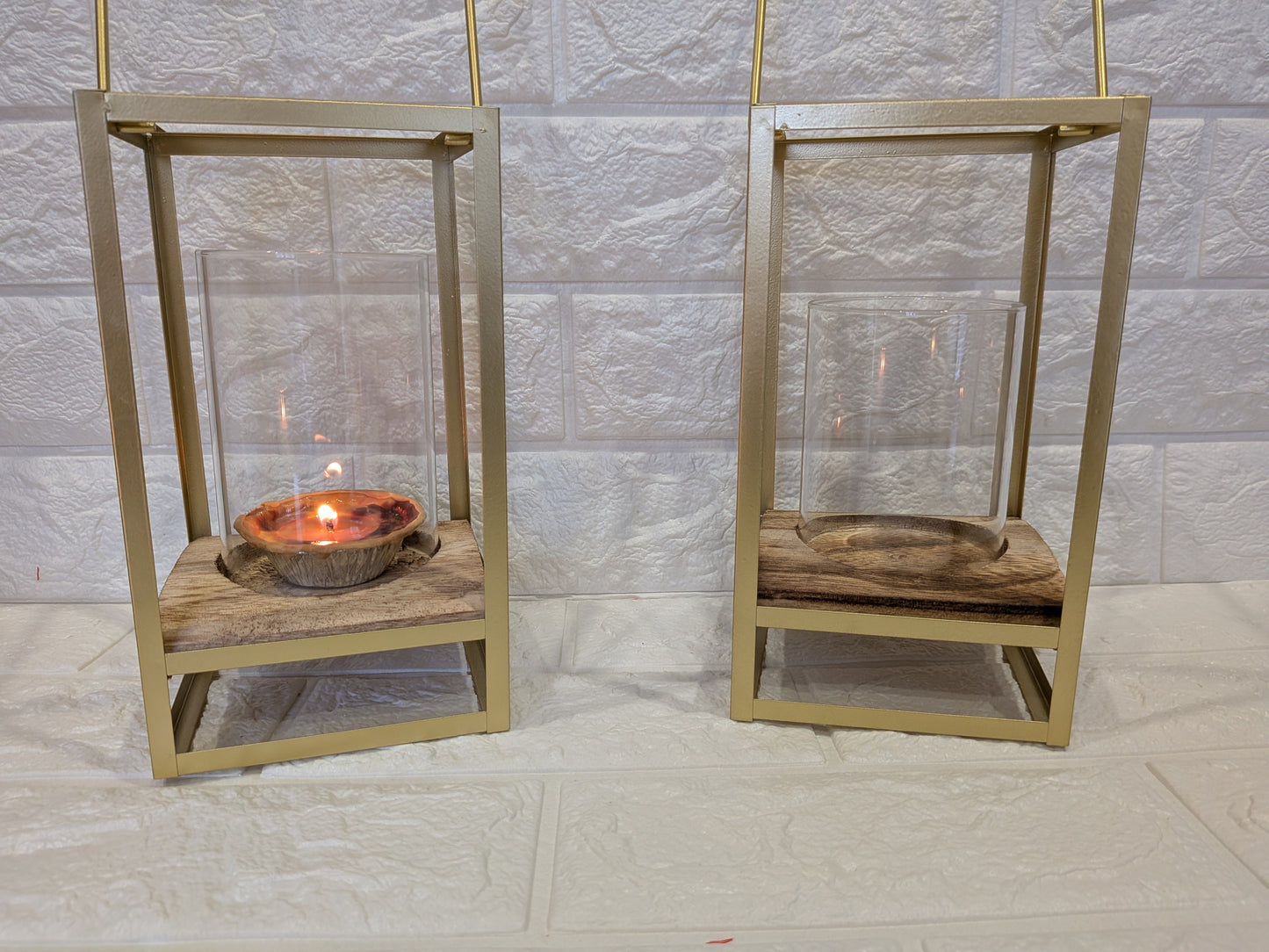 Photophore design en métal doré avec plateau bois